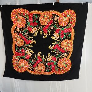 Minhoto Floral Pattern On Black Scarf